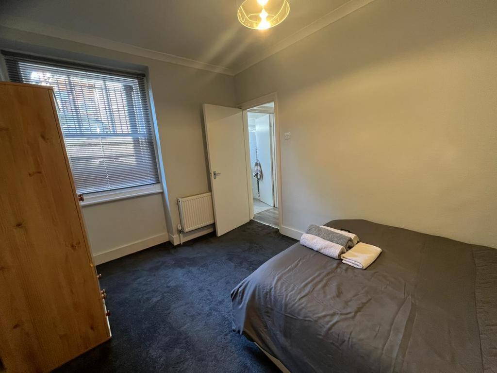 Complete One Bedroom Flat In Chiswick London, Fully Furnished Buitenkant foto