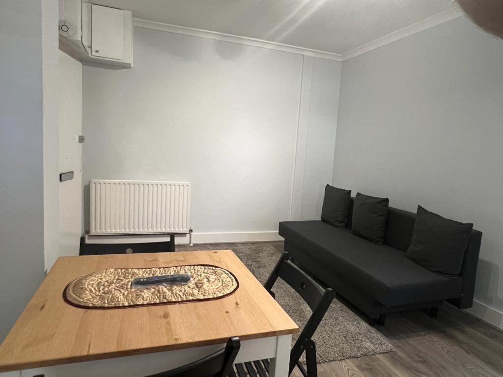 Complete One Bedroom Flat In Chiswick London, Fully Furnished Buitenkant foto